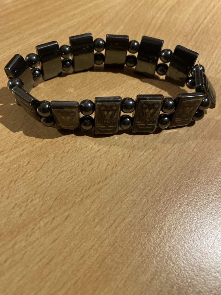 Bracciali & Braccialetti: Schwarzes Magnetisches Armband – Usato da Dulliken venduto da Zuchu
