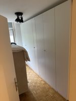 Neuwertiger Kleiderschrank mit Innenleben