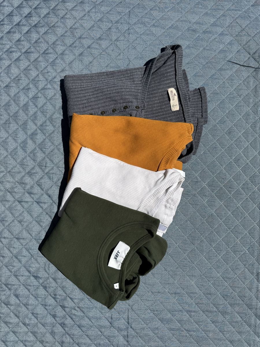 Lotti di vestiti: Langarm, Blusen und Hosen – Usato da Basel venduto da ali_r7s7