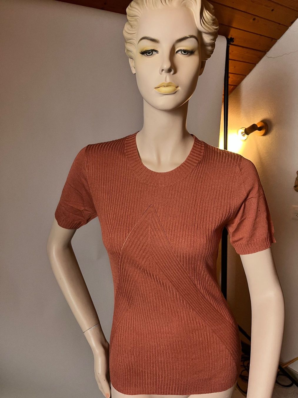 Pulls & Sweat-shirts: WOLFORD Cashmere Kurzarmpullover, Grösse M, Farbe Bronze – Neuf avec emballage d'origine à Rudolfstetten par gst_g7xl