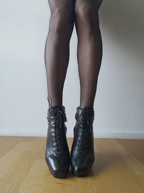 Prada Scarpe da donna: PRADA Highheels Boots / Stiefeletten / Leder /Gr. 40 – Usato da Otelfingen venduto da len_x8cg 3