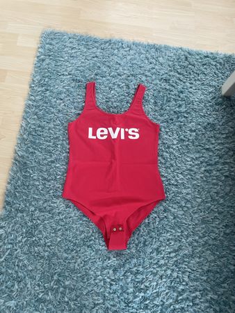 Levi's Body in Rot - der Hingucker für den Sommer!Gr. S