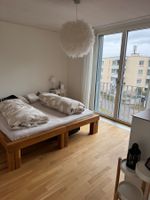 Bett aus Massivholz mit Lattenrost