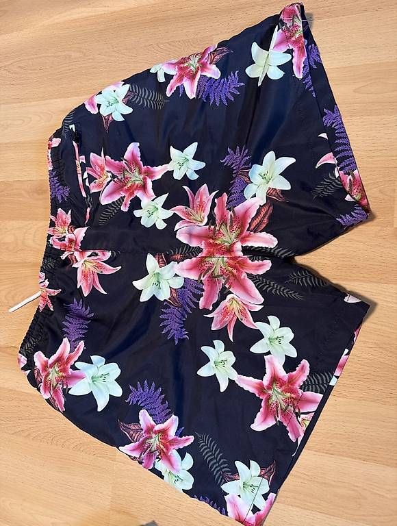 Costumi da bagno: Bade Shorts mit Blumenmuster – Usato da Alchenflüh venduto da selina077 1