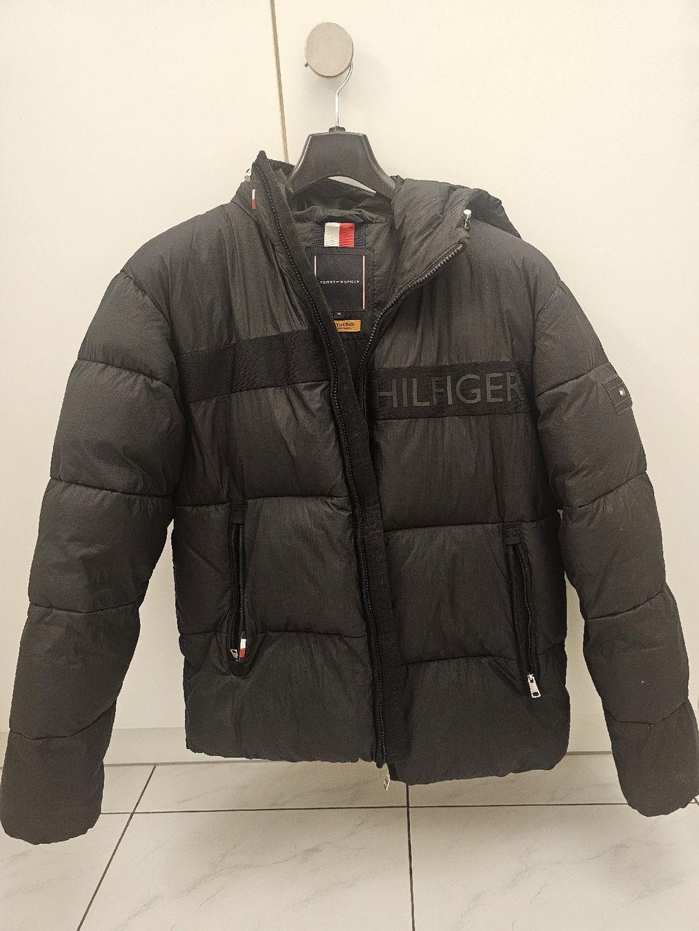 Tommy Hilfiger Giacche: Tommy Hilfiger Winter Jacke – Nuovo (secondo la descrizione) da Wetzikon ZH venduto da sel_tdz8