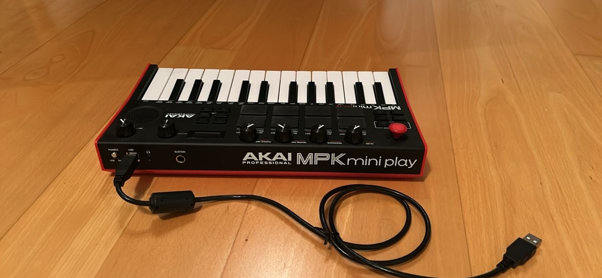 Akai Console di mixaggio: AKAI MPK Mini Play Keyboard, Neu! – Nuovo (secondo la descrizione) da Schaffhausen venduto da Wolves02