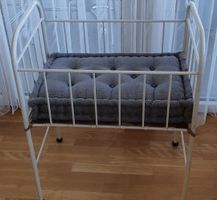 Gitterbett, älter, Baby-Bett