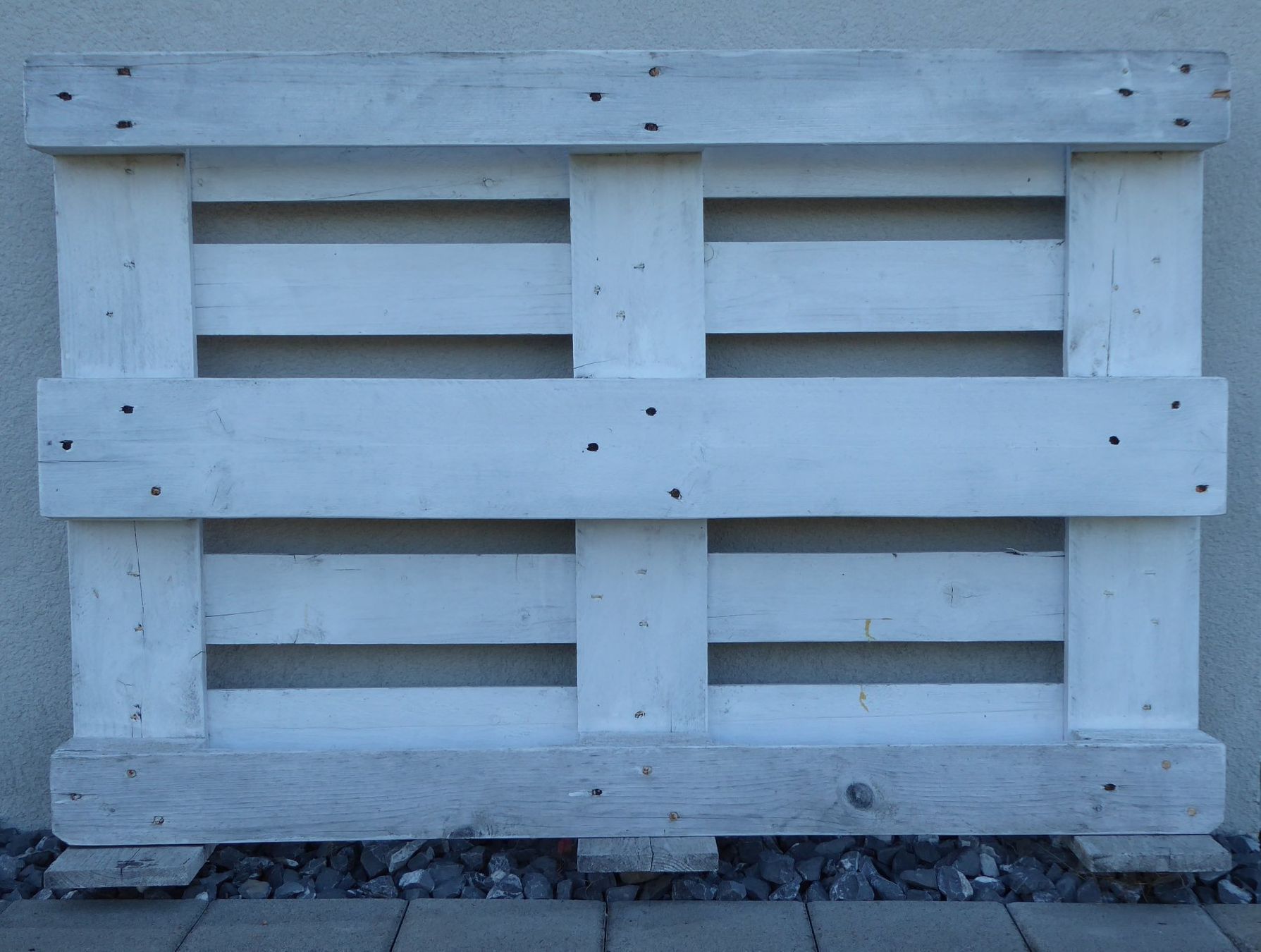 Palettes: Holzpallette weiss angestrichen – D'occasion à Entlebuch par roma6370