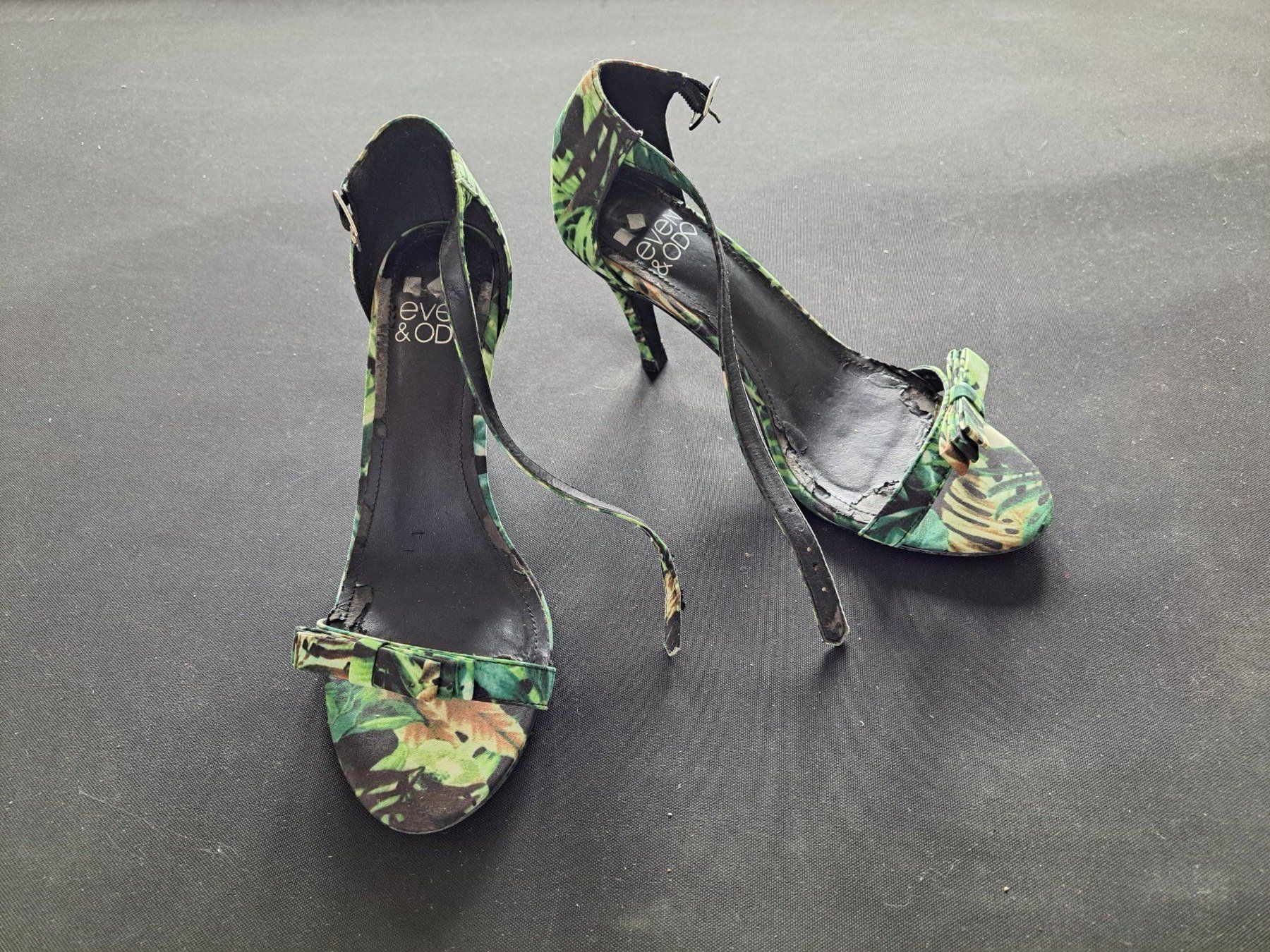 Scarpe da donna: Sandalettes très fines, 37 – Usato da Courrendlin venduto da Aheinza