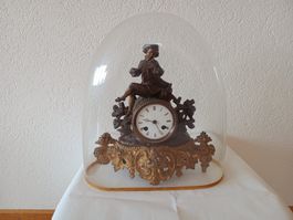 Antike Tischuhr, Figur spielt Geige