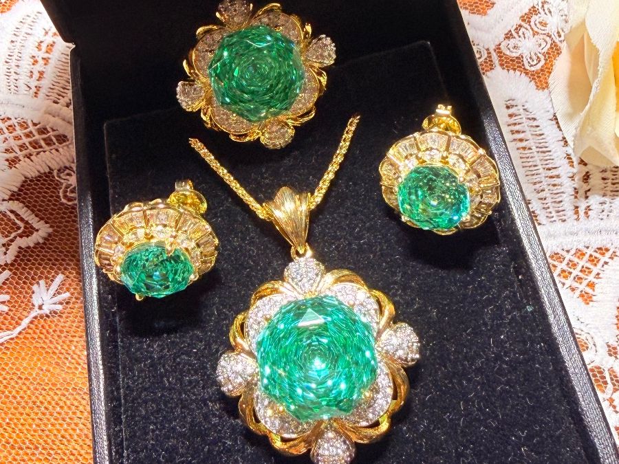 Sonstiger Schmuck: Ensemble bijoux or émeraude et diamants – Neu und originalverpackt aus St-Maurice von Sandrinette123 2