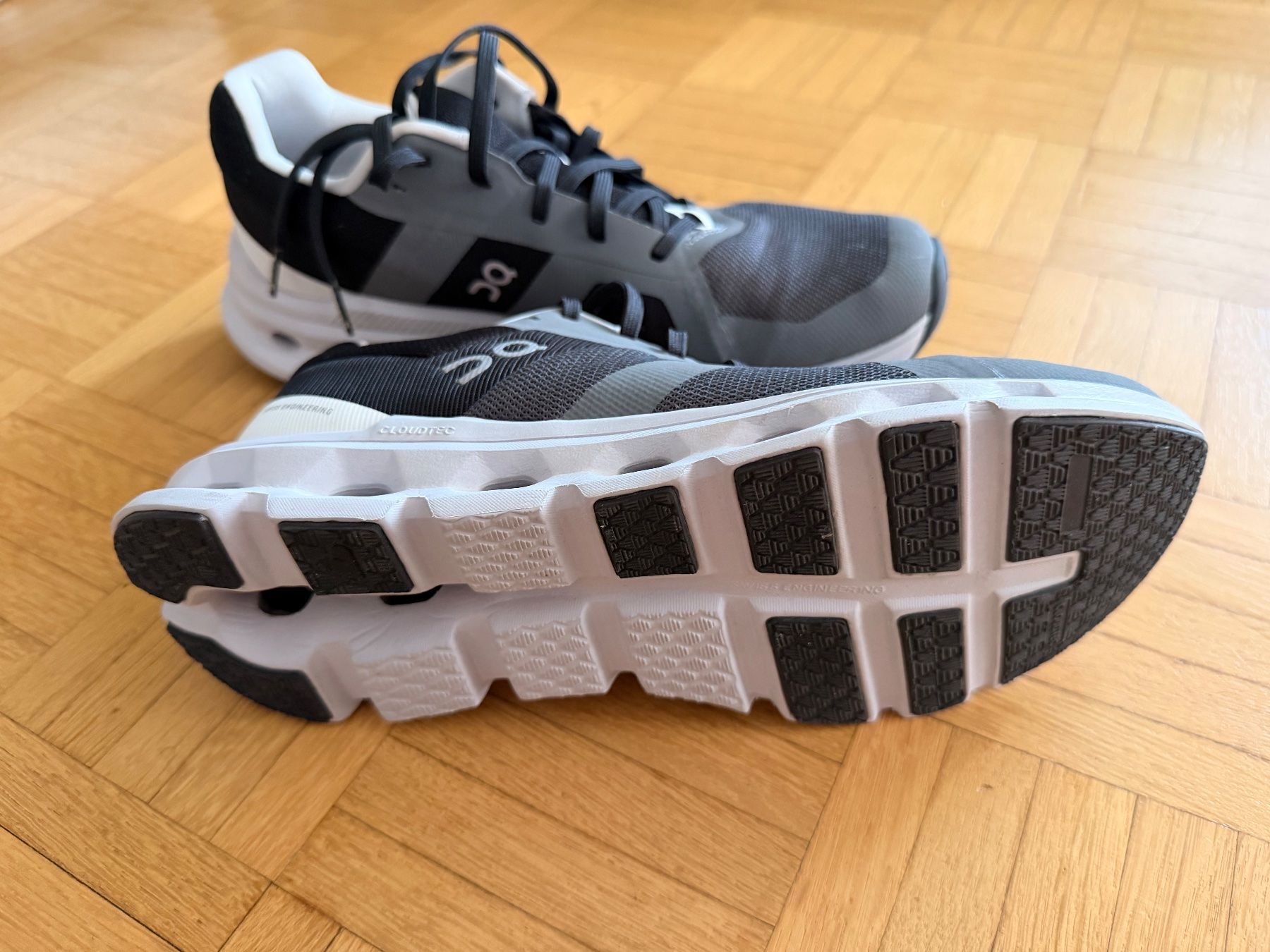 On Scarpe da uomo: On Cloudrunner W41 – Usato da Zürich venduto da vh.8038 1