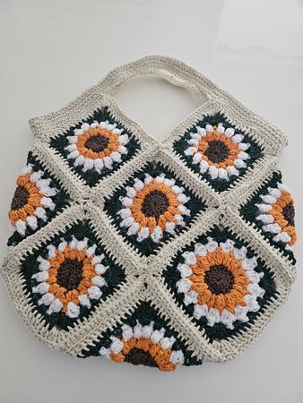 Sac crocheté à motif tournesol, parfait pour l'été!