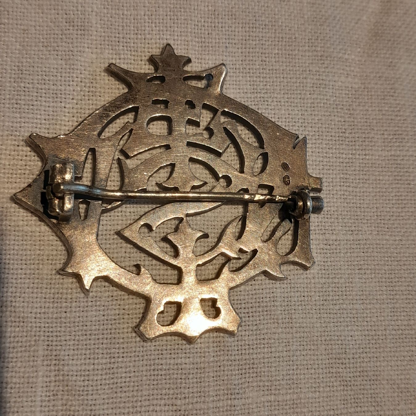 Broschen & Nadeln: Antikes Silber-Monogramm mit Krone, Brosche – Gebraucht aus Knutwil von Kompex 1