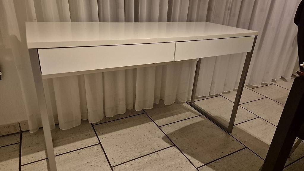 Tavoli: Weisser Tisch mit 2 Schubladen – Usato da Effretikon venduto da soda5891