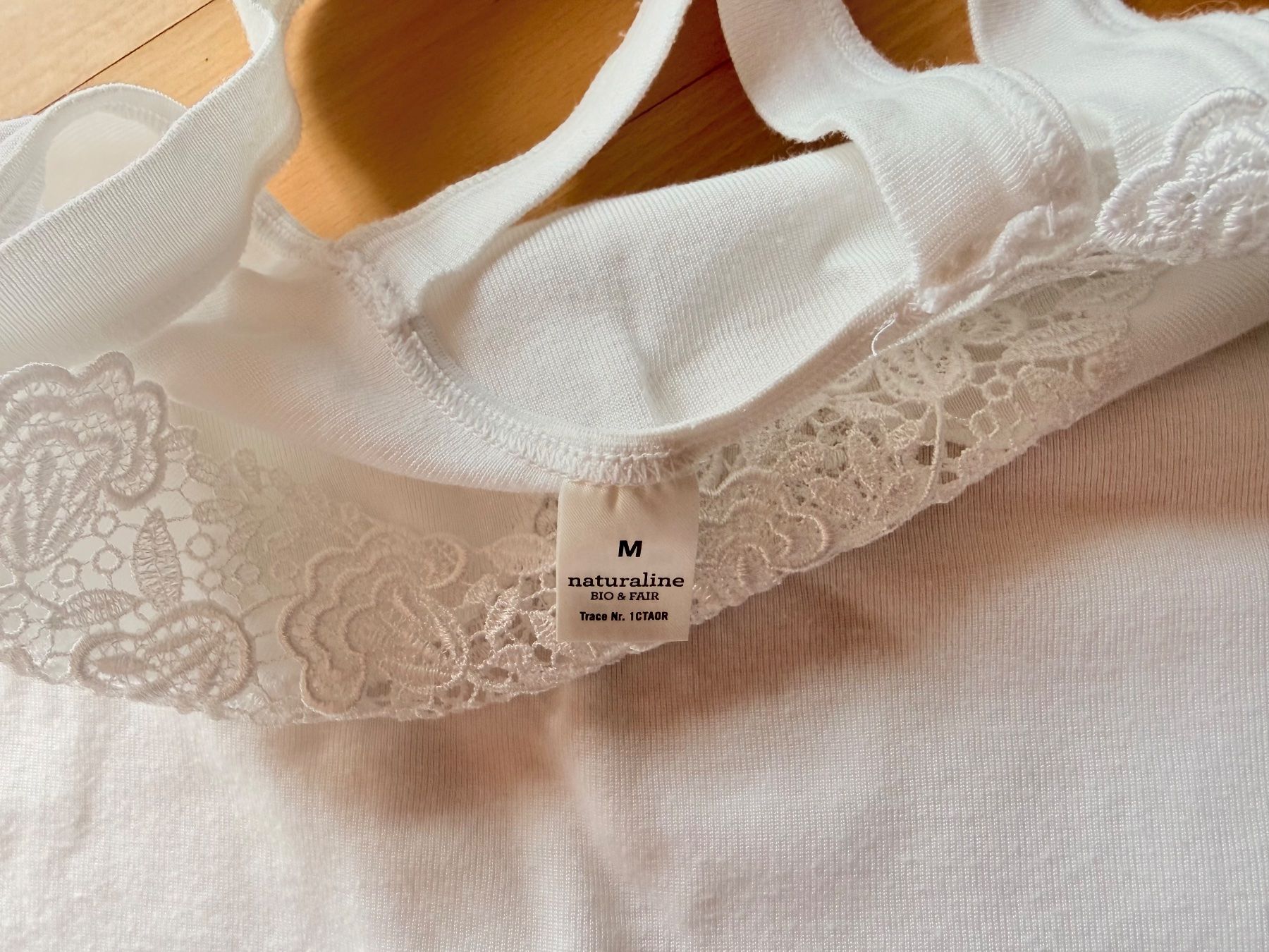 Migros Altra biancheria intima: 2 Hemdchen 1x mit BH Form, weiss Grösse 38 – Usato da Wallbach venduto da 10merlin 3