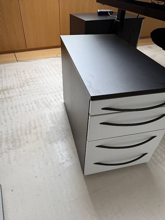 Banconi: Rollcontainer – Usato da Luzern venduto da per_mxf5 1