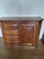 Massive Kommode aus Holz mit Schubladen und Schlüssel