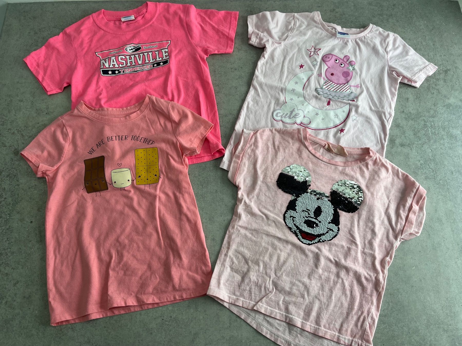 Lotti & Set di vestiti: Kleiderpaket 4 T-Shirts Gr. 116-122 – Usato da Zollikofen venduto da spunk65