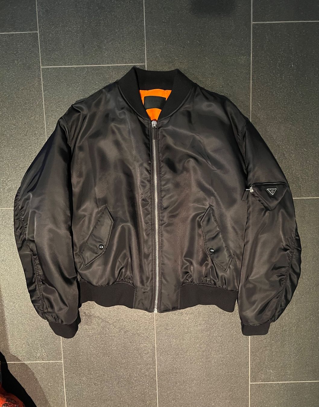 Prada Giacche: Prada Re-Nylon Bomber Jacket – Usato da Gelterkinden venduto da VALE_G 1