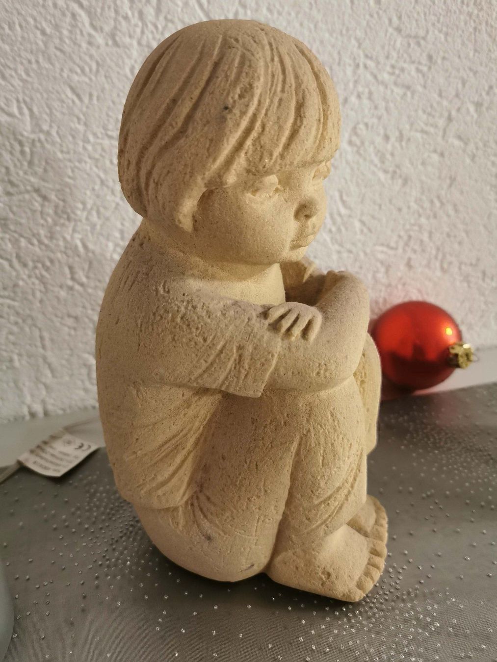 Statuette: Liebliche Skulptur / Figur Kind sitzend – Usato da Wil  AG venduto da Kfloh 1