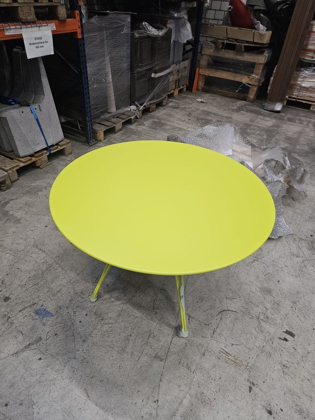 Fermob Tavoli: Tisch - Rendez-vous Fermob - Farbe Eisenkraut – Usato da Spreitenbach venduto da VelopaSPR