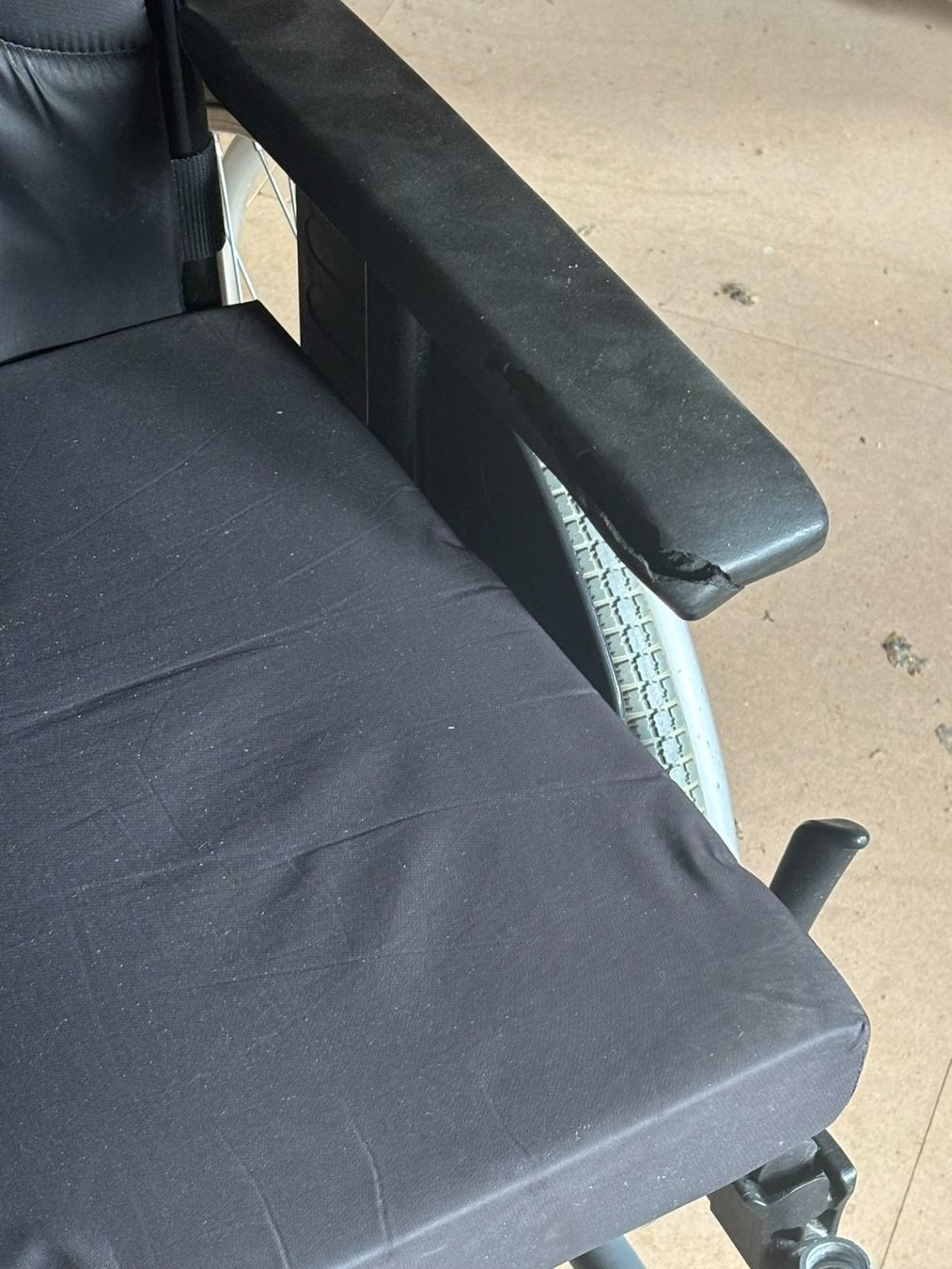 Rollstühle: Chaise roulante – Gebraucht aus Chavannes-les-Forts von perellis01