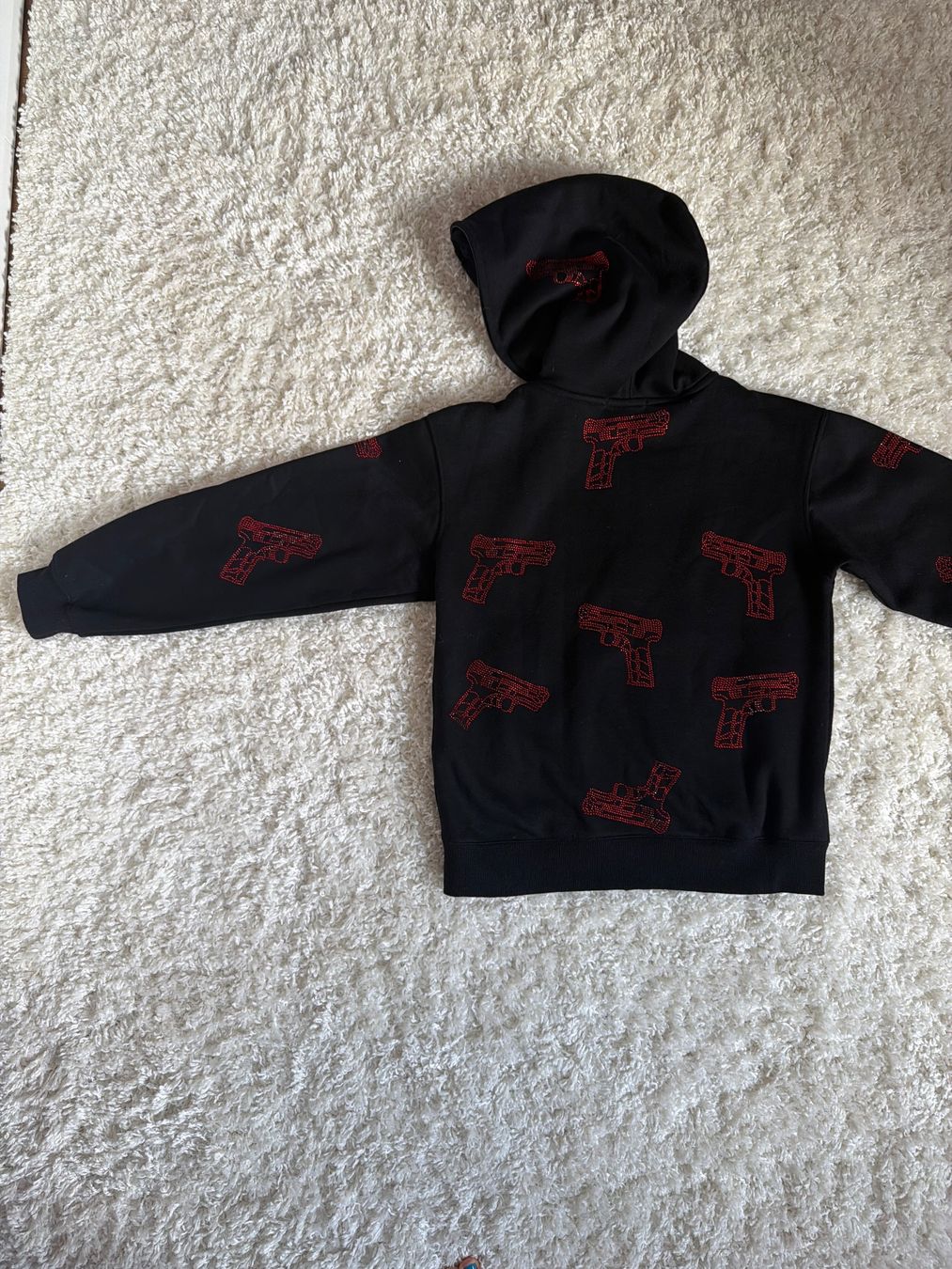 Maglioni & Felpe: Cooler Kapuzenpullover mit Pistolen Muster – Usato da Tennwil venduto da juupydu 2