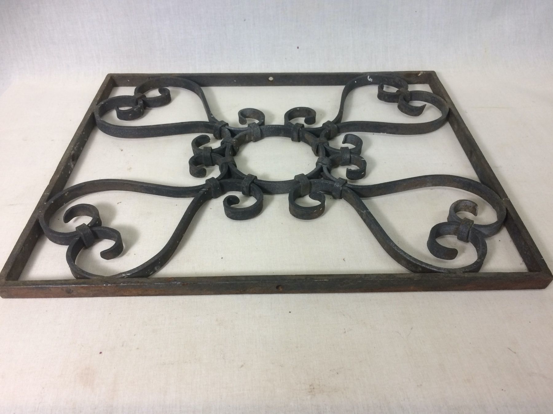 Gitter & Roste: Antikes Fenstergitter mit Wappen – Gebraucht aus Horw von luzernicus 6