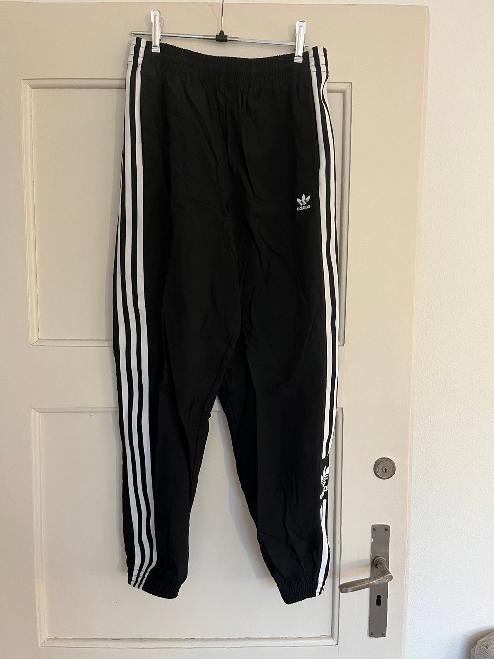Adidas Pantaloni: Trainerhose Adidas – Nuovo (secondo la descrizione) da Zürich venduto da hello.paulene 1