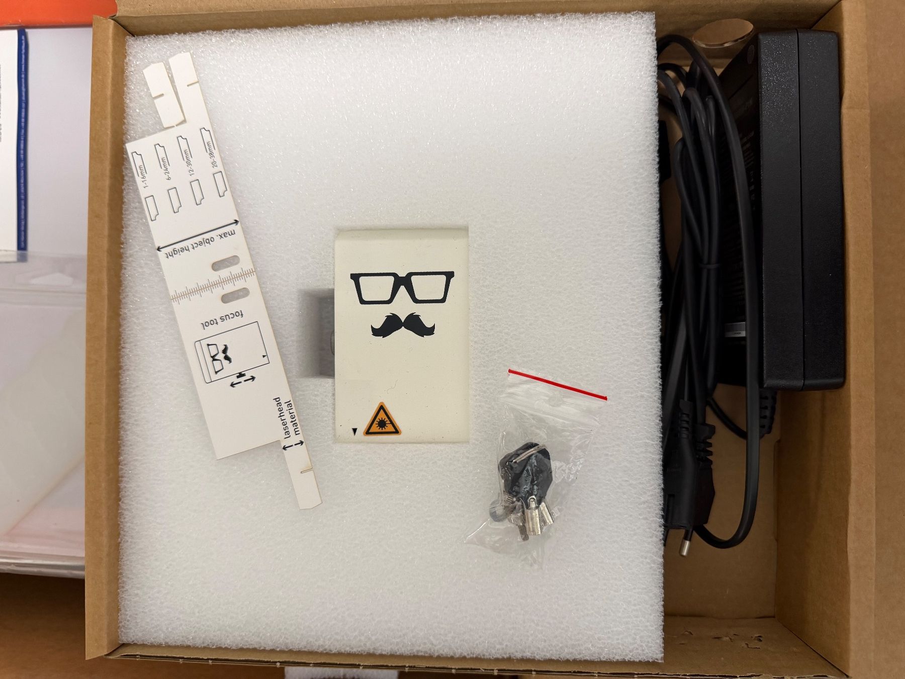 Alle Maschinen: MR BEAM II dreamcut Lasercutter & Air Filter System Bundle – Gebraucht aus Zürich von Arche_Brockenhaus 6