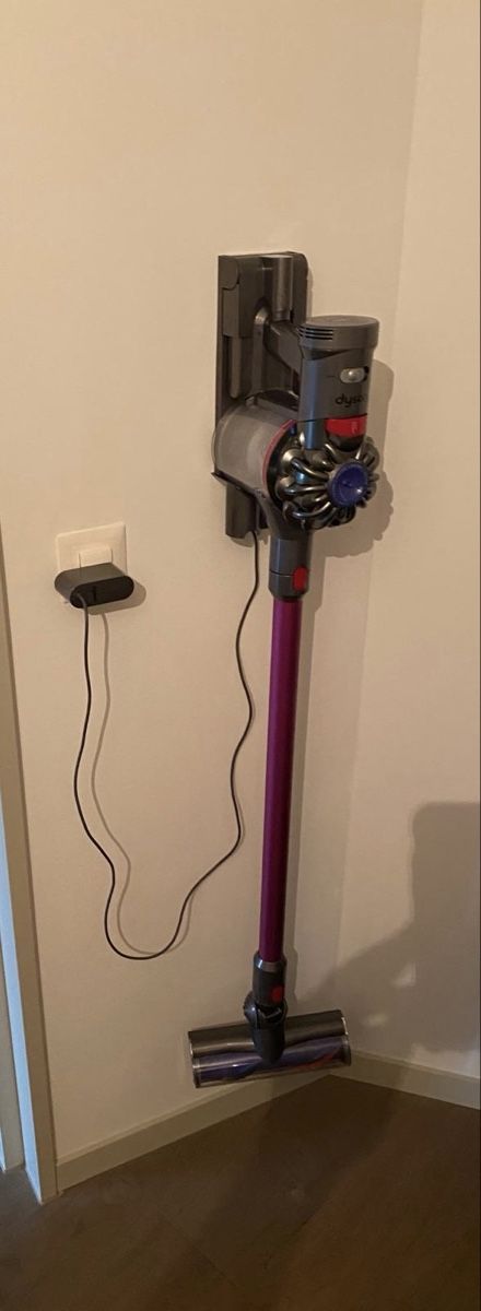 Dyson Aspirapolveri & Accessori: Dyson V6 Absolute Stielstaubsauger mit Zubehör – Difettoso da Muri AG venduto da enwtx 1