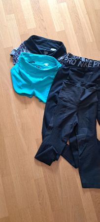 5x Nike Sportbekleidung XS