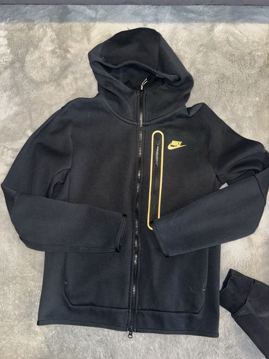 Lots de vêtements: ENSEMBLE NIKE TECH – D'occasion à Genève par Noah8972 1
