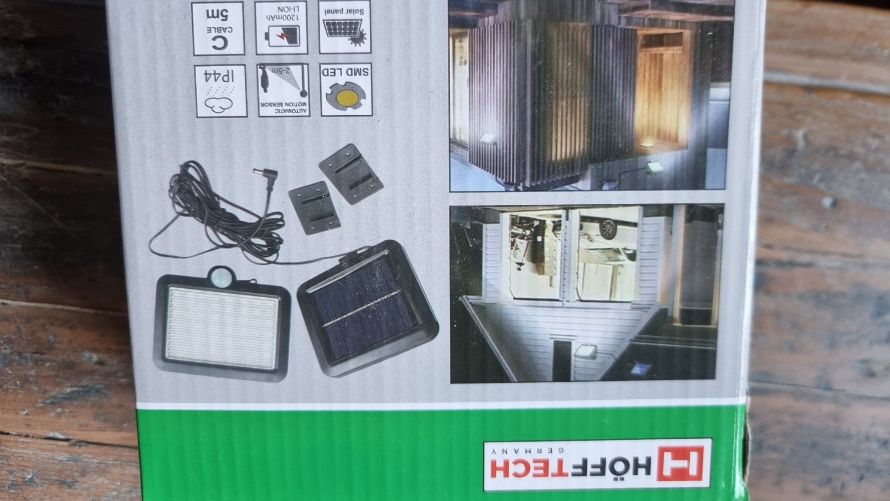 Lampen: LED Aussen-Strahler mit Solarpanel und Bewegungssensor – Neu und originalverpackt aus Basel von uelibloesch