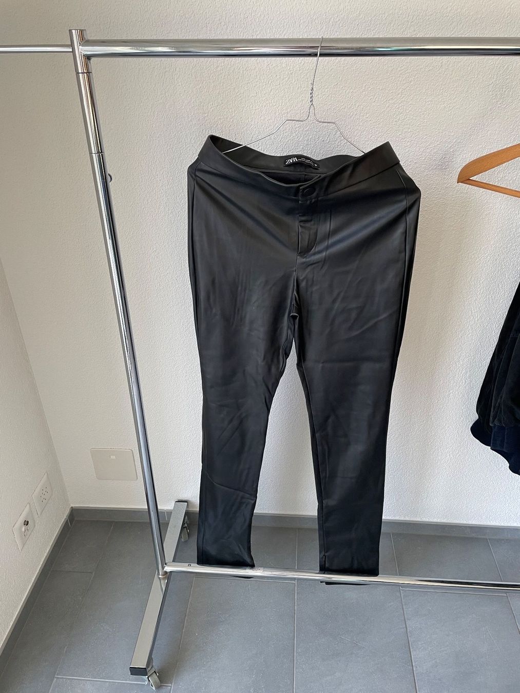 Zara Pantaloni: Zara Lederhosen – Usato da Dielsdorf venduto da Anthony111