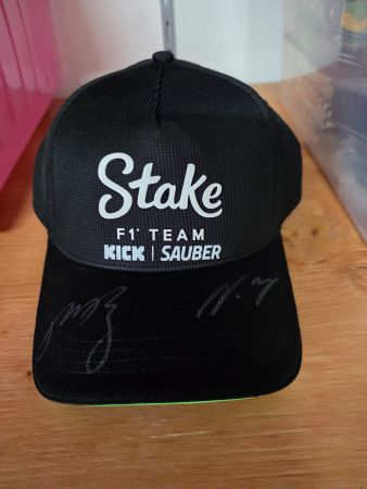 Original Stake F1 Team Kick Sauber Cap mit Unterschriften