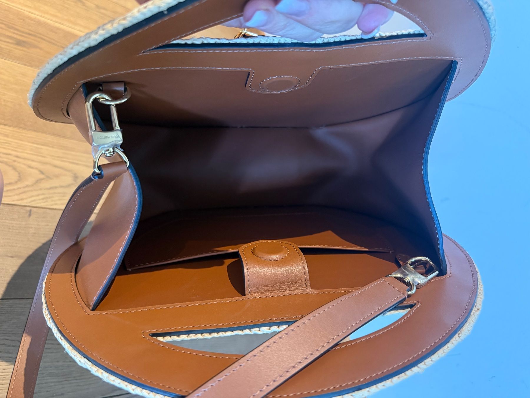 Louis Vuitton Sacs femmes: Orig.  Louis Vuitton Around me Bag Fullset – D'occasion à Wallisellen par Aboutfashion 5