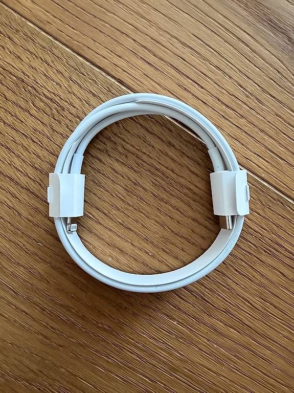 Cavi: 2x Apple Lightning- USB C Ladekabel – Usato da Neuenegg venduto da sina.lndr 1