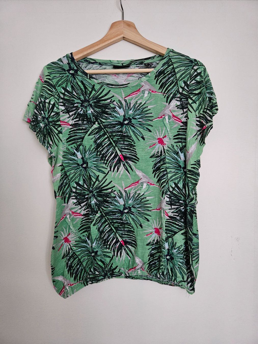 T-shirt: Grünes T-Shirt Gr.36/38 – Usato da Schaffhausen venduto da sabrina915