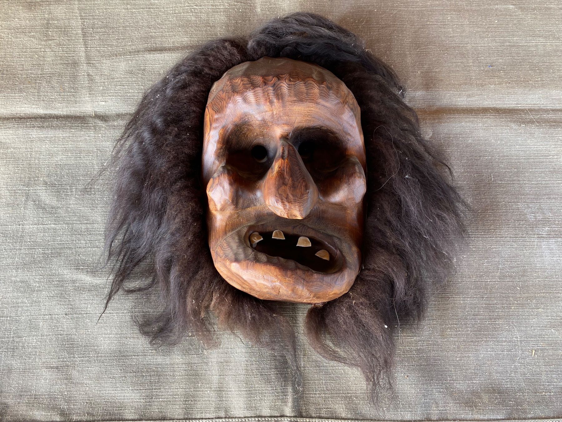 Altro in Antiquarato & Arte: sehr schöne alte Walliser Holzmaske – Usato da Feldbach venduto da Fea1 1