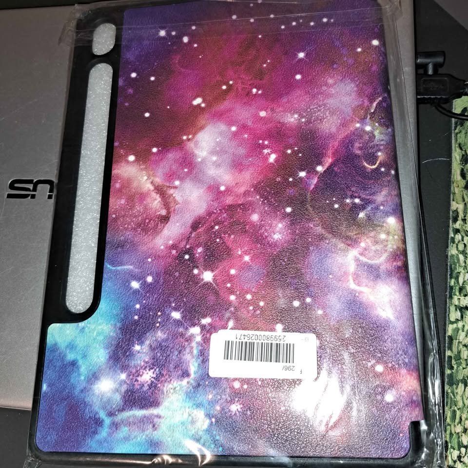 Samsung Covers & Borse: Galaxy Tab S9 FE Cover Farbig oder Schwarz – Nuovo e nell'imballaggio originale da Hettenschwil venduto da Tomsi12 1