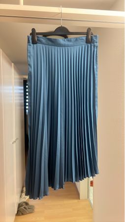 Zara Plisseerock blau asymmetrisch Saum neuwertiger Zustand