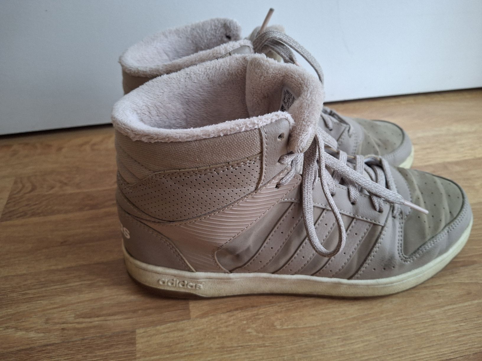 Adidas Scarpe da donna: Baskets Adidas fourrées hiver pointure 41 – Usato da Murten venduto da laeti692 1
