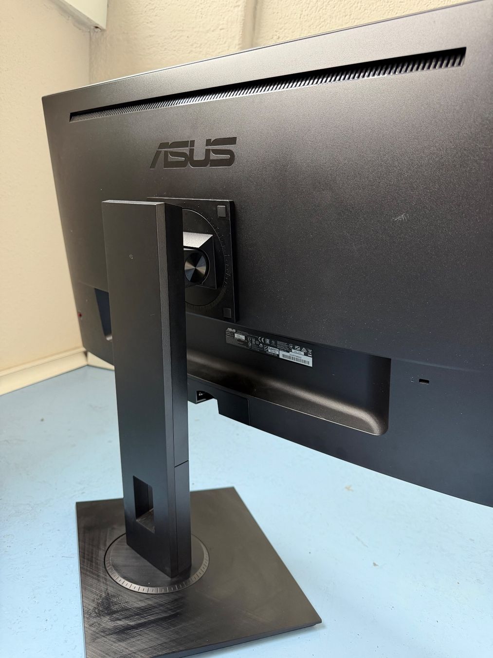 Asus Monitor: 2 ASUS Monitoren – Usato da Zürich venduto da mar_hs6l 2
