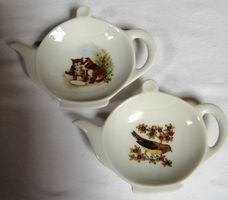 Keramik Vintage: 2 kleine Teebeutelablagen in Teekannenform
