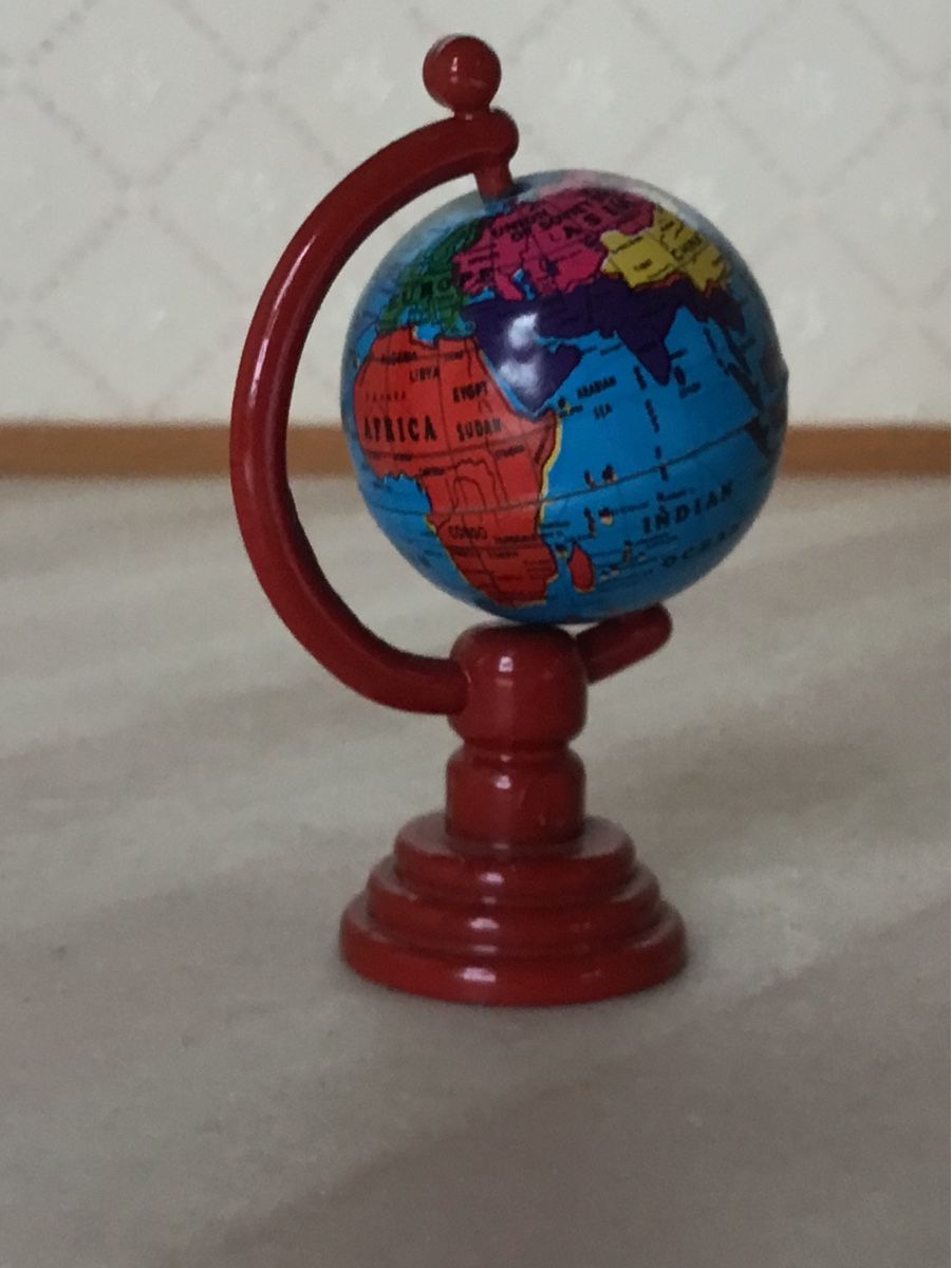 Case e mobili per bambole: Puppenstuben Globus 1:12 – Usato da St. Gallen venduto da chamilla