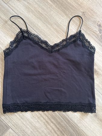 Schönes schwarzes Top mit Spitze, ideal für den Sommer!