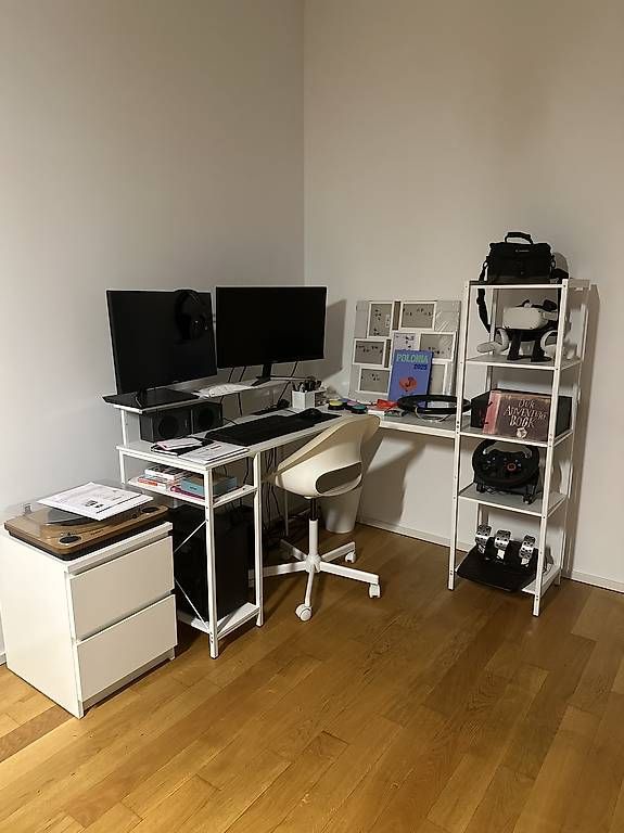 Scrivanie: Vendo scrivania ad angolo  – Usato da Arbedo venduto da Aly_zw9m