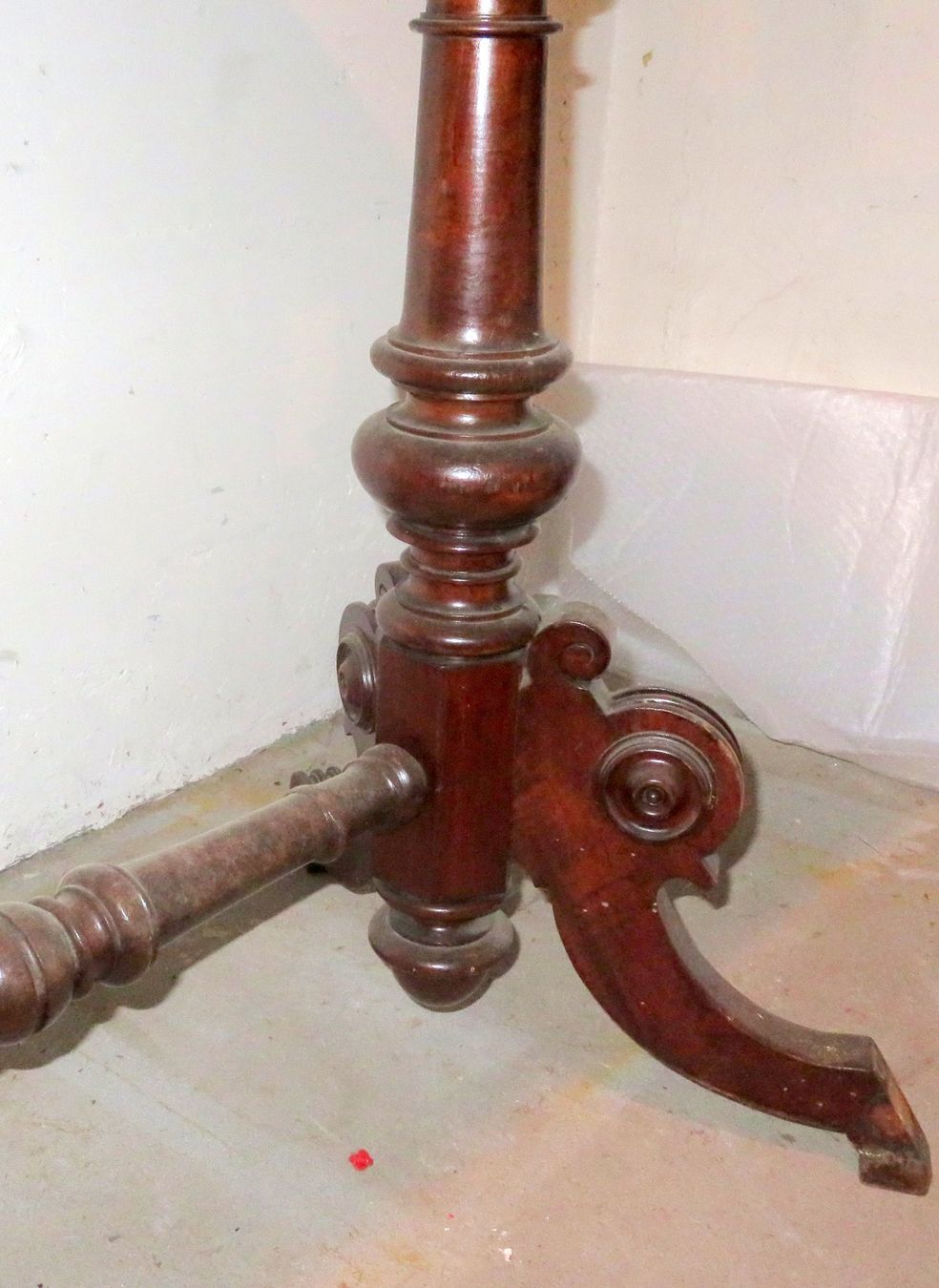 Tische: Gründerzeittisch mit abgerundeten Ecken um 1900 – Gebraucht aus Zofingen von Schekke 2